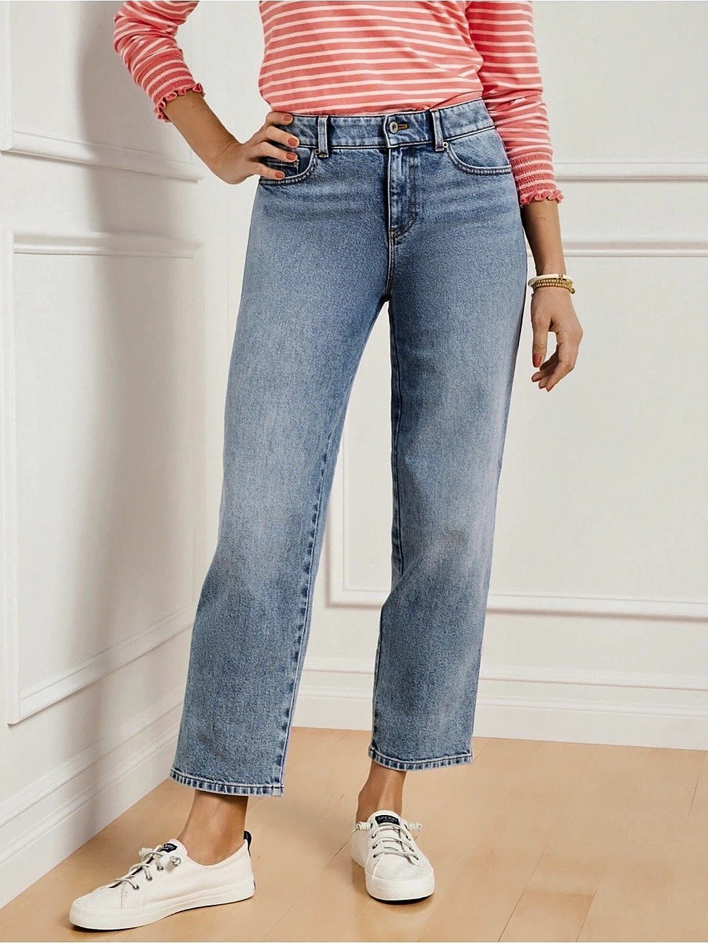 Straight Leg Jeans in Blue Like New
